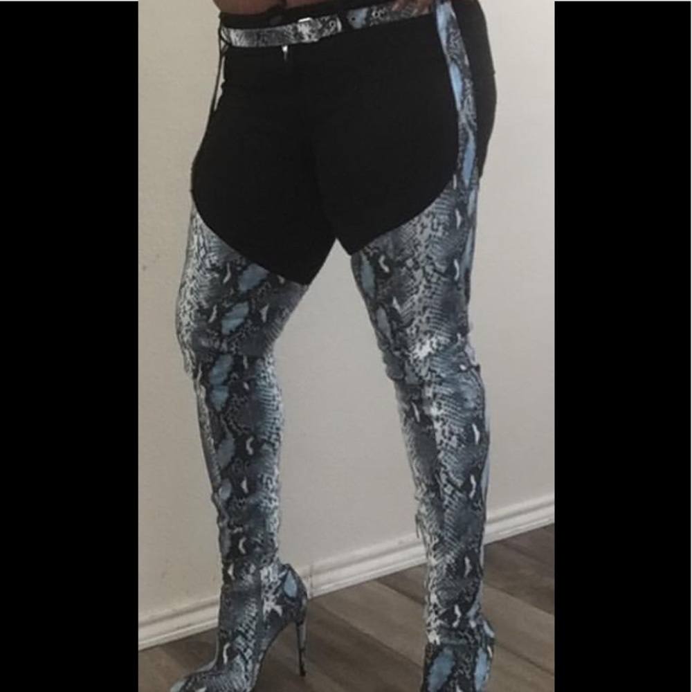Boots with matching belt